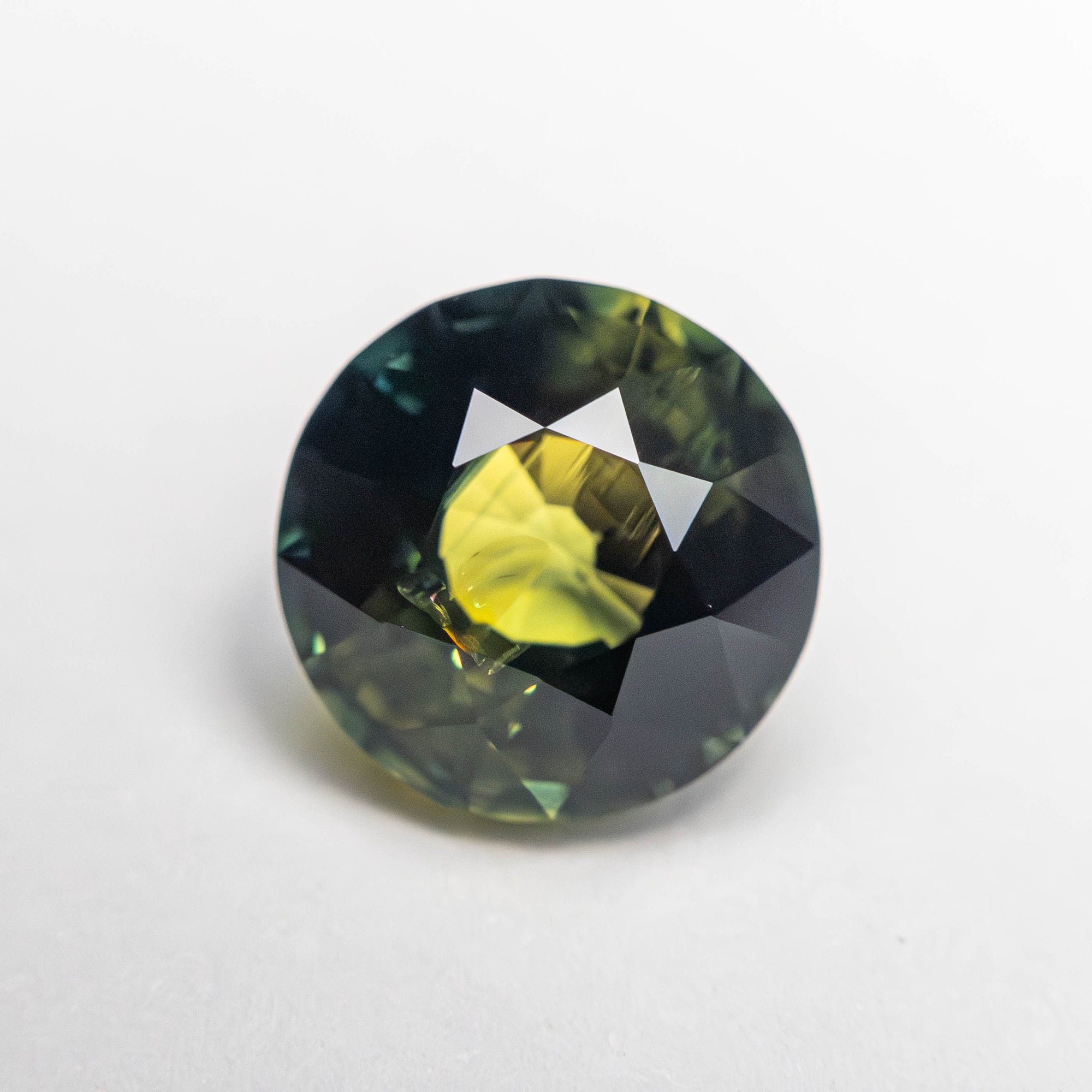 2.63ct 7.99x7.92x5.33mm Round Brilliant Sapphire 23495-03